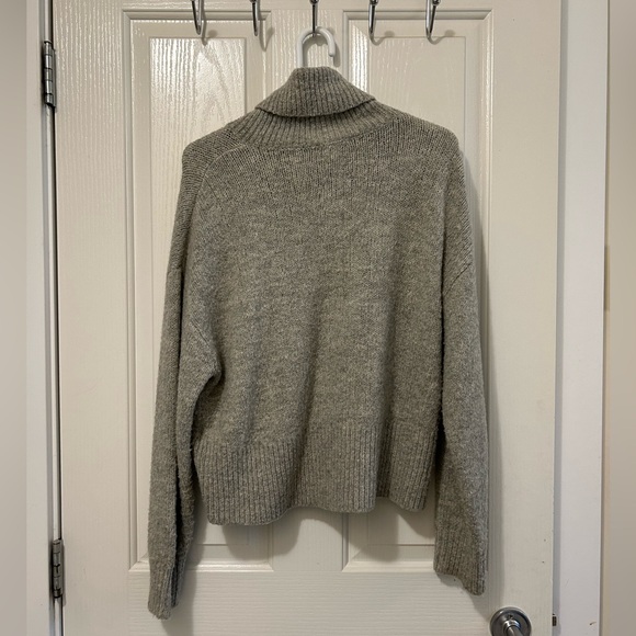 H&M chunky turtleneck sweater - Picture 2 of 2